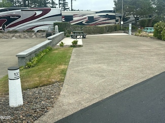 137 N Coast Hwy, Newport, OR 97365