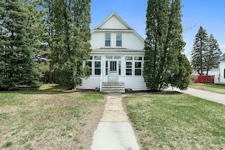 407 3rd St SE, Little Falls, MN 56345