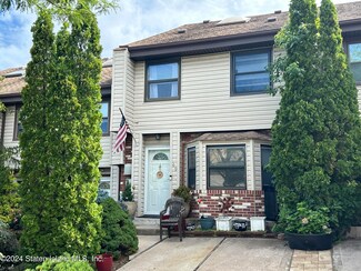 49 Hammock Ln, Staten Island, NY 10312