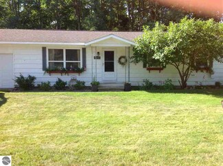 500 Buckley St, Elk Rapids, MI 49629