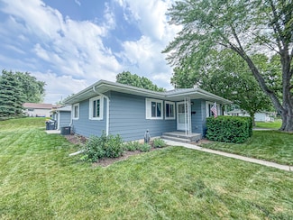 2100 Garven Ct, Waukesha, WI 53188
