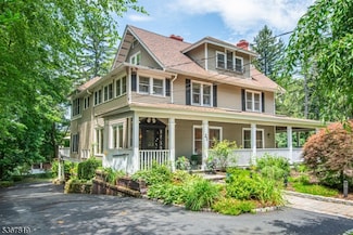 21 Hillcrest Rd, Mountain Lakes, NJ 07046