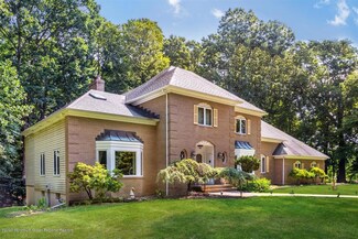 11 Clover Hill Rd, Colts Neck, NJ 07722