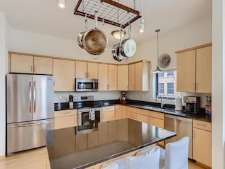 270 4th St E Unit 402, Saint Paul, MN 55101