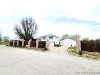 211 Ryan Ave, Tipton, MO 65081