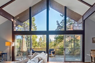 16 Rand Rd, Southport, ME 04576
