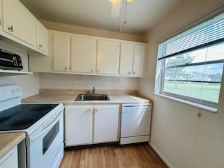 148 Coventry G, West Palm Beach, FL 33417