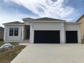 17154 S Heatherwood St, Olathe, KS 66062