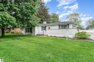 1027 W Superior St, Alma, MI 48801