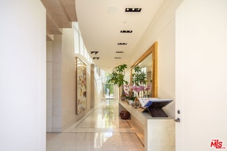 1148 Summit Dr, Beverly Hills, CA 90210