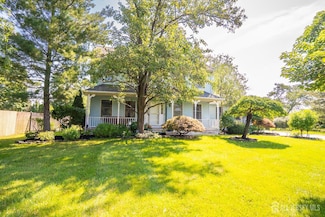 10 Chelsea Ct, Dayton, NJ 08810