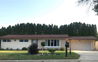 906 E Sunrise St, New Hampton, IA 50659