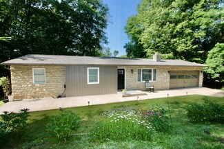 745 Robinhood Dr, Newark, OH 43055