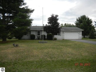 1573 Green Lawn Dr, Grawn, MI 49637