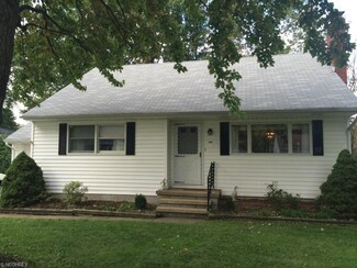 4555 Sumner St, Sheffield Village, OH 44054