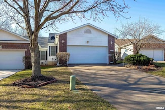 1108 Iowa Dr, Le Claire, IA 52753