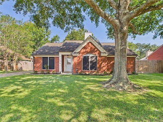 5205 Spring Branch Dr, Pearland, TX 77584