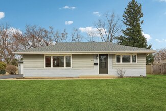11 Prospect Rd, Lake Zurich, IL 60047