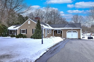 28 Skyline Dr, Southington, CT 06489