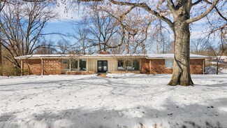 19 W Ladue Estates Dr, Creve Coeur, MO 63141