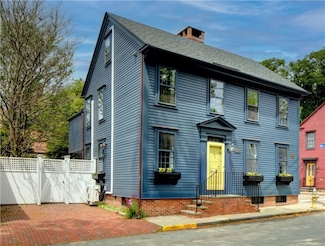 42 Second St, Newport, RI 02840