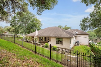 619 Country Club Ct, La Grange, TX 78945