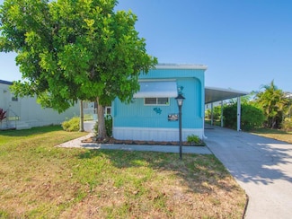 102 N Warner Dr, Jensen Beach, FL 34957