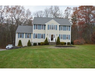 2 Chapin Ct, Mendon, MA 01756