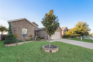 10421 Rising Knoll Ln, Fort Worth, TX 76131