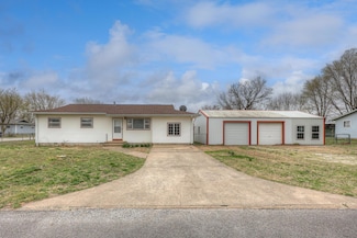 212 Maverick St, Goodman, MO 64843