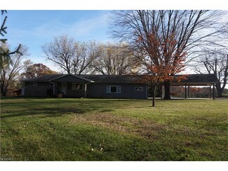 517 Veto Cir, Belpre, OH 45714