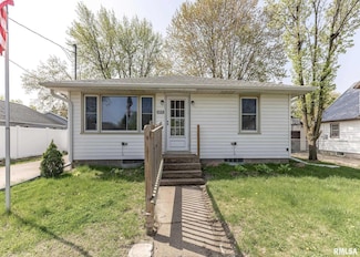 1211 4th St, Camanche, IA 52730