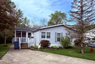 3264 Hawthorn Cir, Jackson, MI 49201
