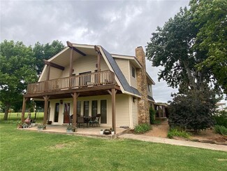 528 Oaklawn Rd, Sulphur, OK 73086