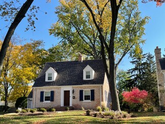 1011 N Washington St, Wheaton, IL 60187