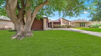 2531 Wheelwright Ln, Friendswood, TX 77546