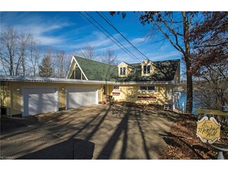 104 W Mohawk Dr, Malvern, OH 44644