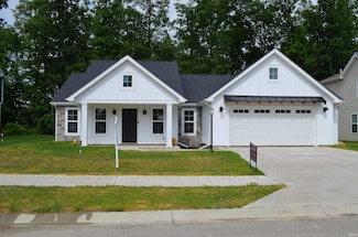 572 Valley River Dr, Columbia City, IN 46725