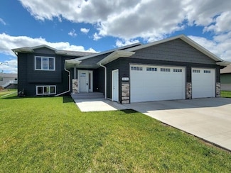 1126 Nano Nagle Ave NE, Aberdeen, SD 57401