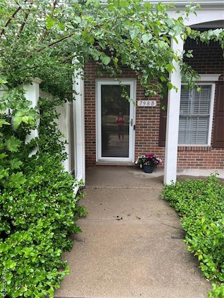 798 Amberly Dr Unit B, Waterford, MI 48328