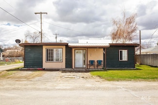134 Maple Ave W, Hansen, ID 83334