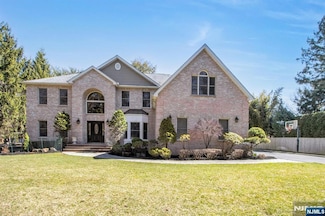 48 Coopers Ln, Rivervale, NJ 07675