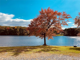 12 Hudson View Dr, Tomkins Cove, NY 10986