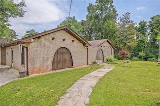 4296 Linda Ln SW, Lilburn, GA 30047