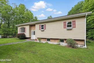 696 Elk Lake Dr, Waymart, PA 18472