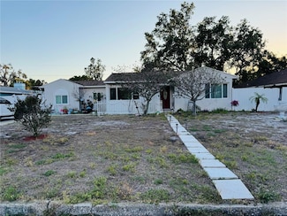 910 Robinson Dr N, Saint Petersburg, FL 33710