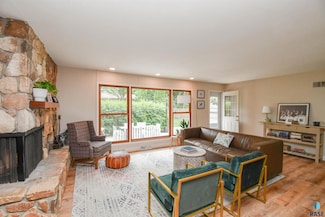 2804 S 1st Ave, Sioux Falls, SD 57105