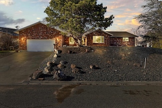 4202 Maple Ln, West Richland, WA 99353