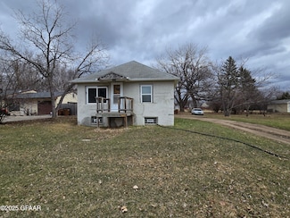 801 Rhinehart Dr SE, East Grand Forks, MN 56721