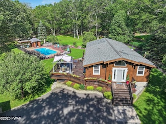 171 W Lilac Rd, Milford, PA 18337